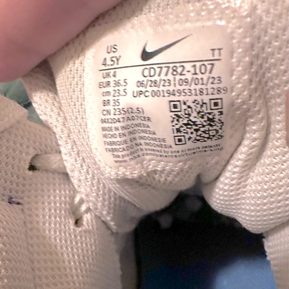 Nike Kids' Blue and White Sneakers - Picture 5 of 5